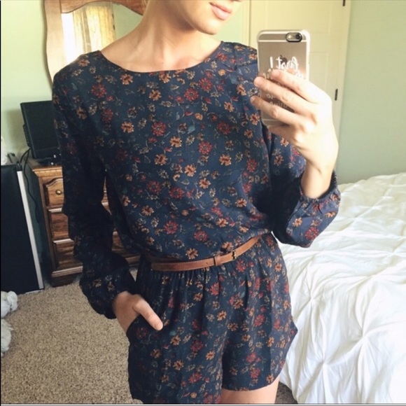 Open-Back Long Sleeve Floral Romper - Picture 2 of 6